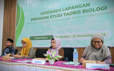 Prof. Dr. Fida Rachmadiati, M.Kes. saat menyampaikan laporan asesmen lapangan (Foto Humas Achmad Magfur) - Copy