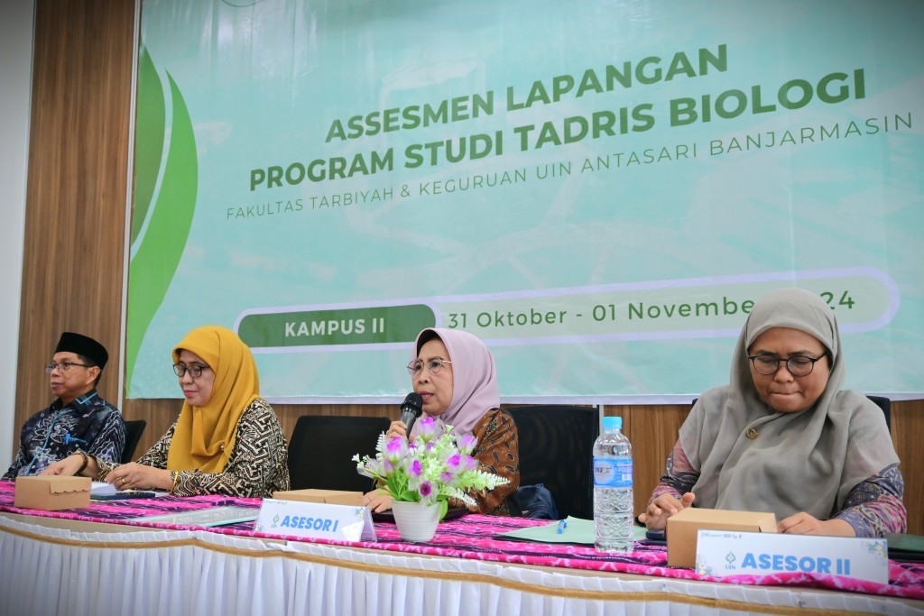 Prof. Dr. Fida Rachmadiati, M.Kes. saat menyampaikan laporan asesmen lapangan (Foto Humas Achmad Magfur) - Copy