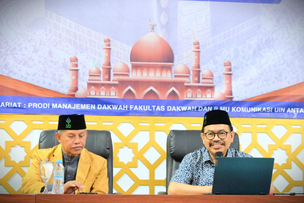 Rektor UIN Antasari saat menjadi pemateri pertama (Foto:Humas)