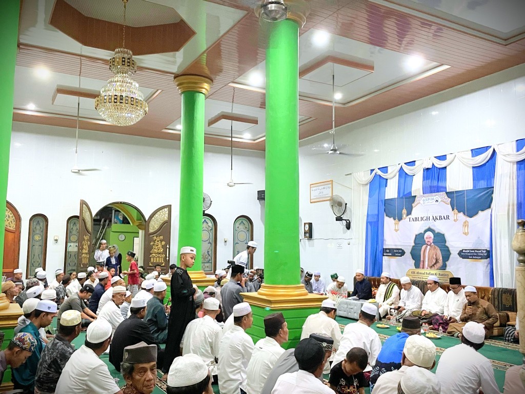 Suasana Tablig Akbar di Kecamatan Tebing Tinggi Kabupaten Balangan oleh para Mahasiswa KKN.