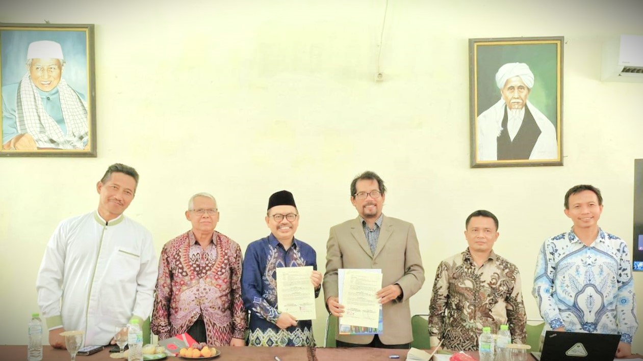 Foto bersama usai penandatanganan nota kesepahaman.