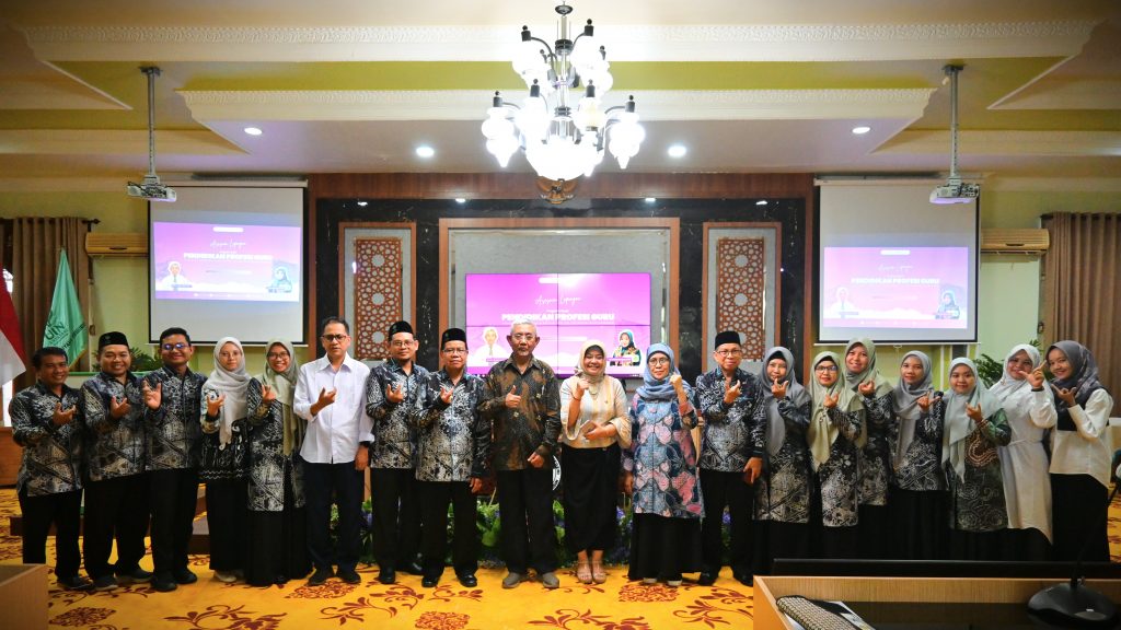 Foto bersama usai penutupan AL Akreditasi Prodi PPG (Foto:Humas/Jamal Ripani)