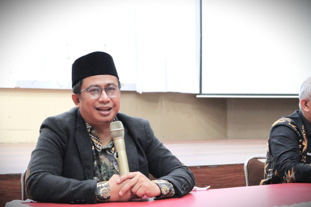 Karo AUPKK UIN Antasari Dr. H. Moh. Junaidin, M.A. saat memimpin Rapat Evaluasi (Foto:Humas)