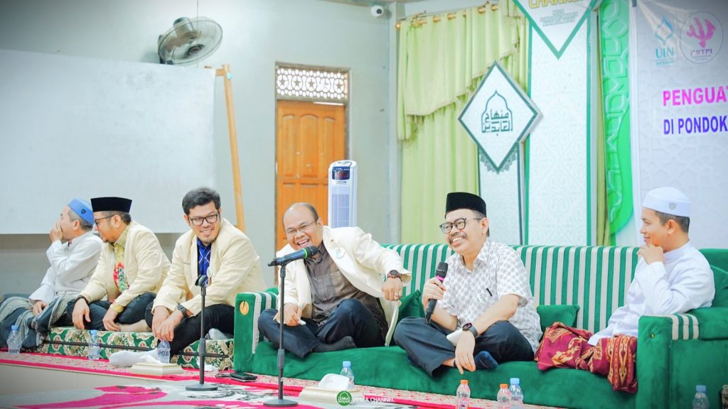 Rektor UIN Antasari saat berdialog dengan para peserta (Foto:PPMA Channel)