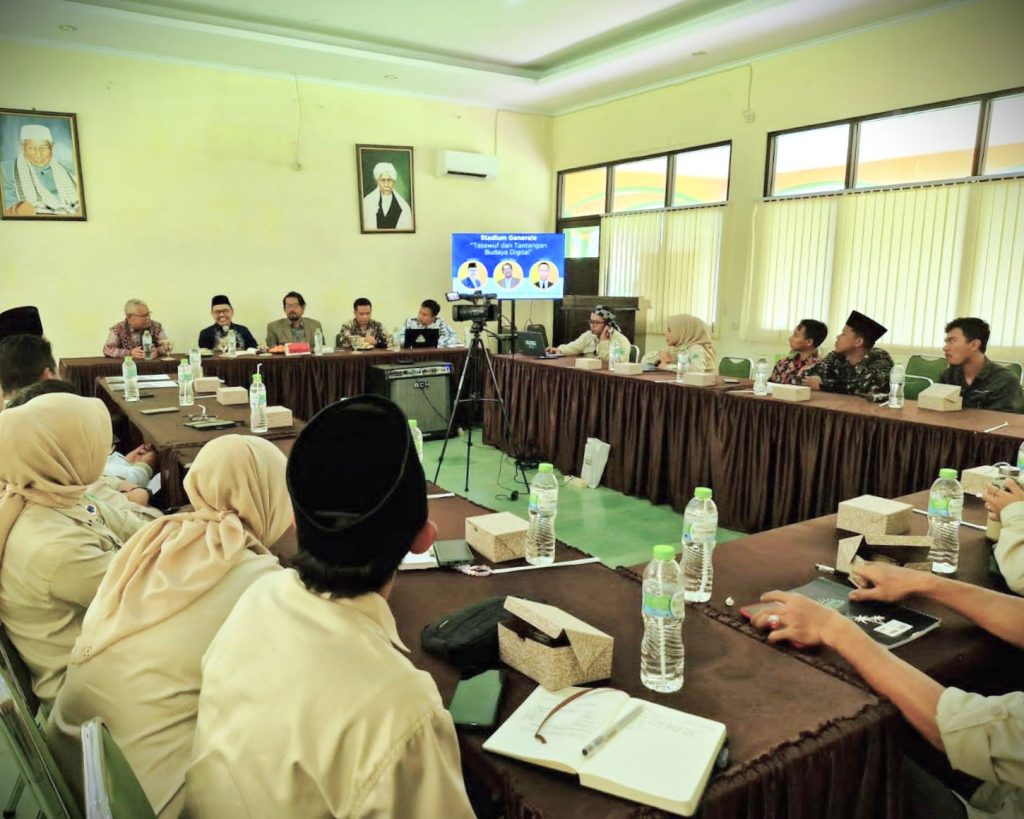 Rektor UIN Antasari saat memaparkan materinya.