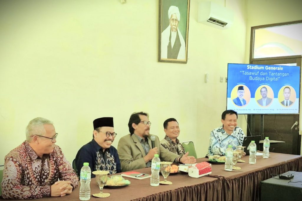 Rektor IAILM Suryalaya saat menjadi narasumber.