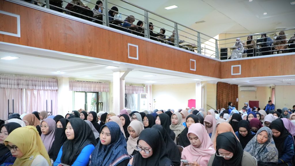 Auditorium Mastur Jahri saat dipenuhi para mahasiswa (Foto:Muhammad Hilman)