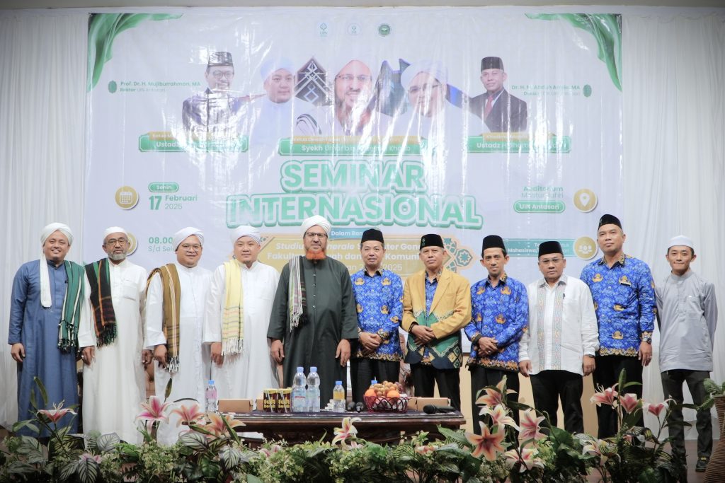 Foto bersama di atas panggung (Foto:Muhammad Hilman)