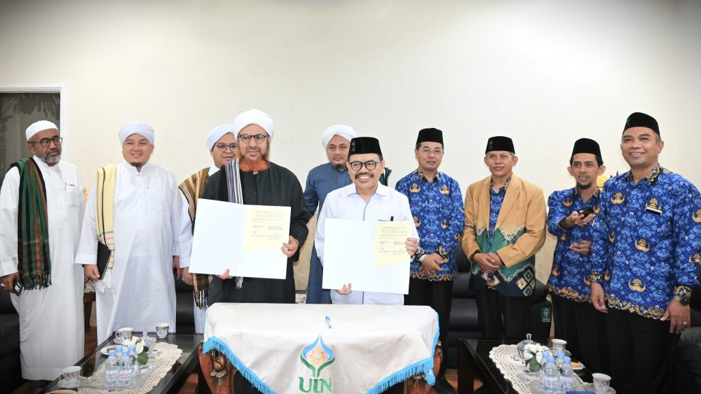 Foto bersama usai penandatanganan naskah kerja sama (Foto:Humas)