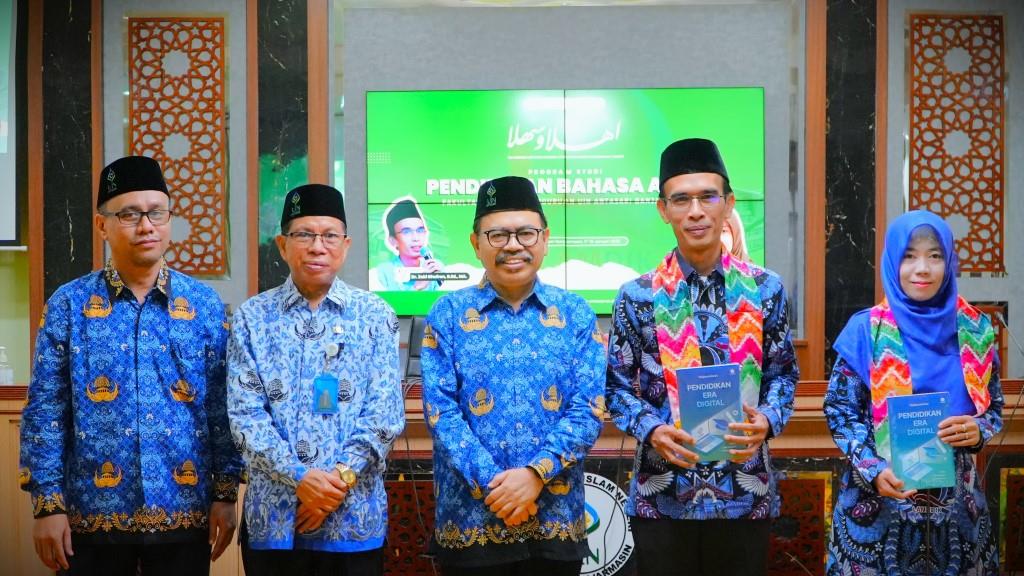 Foto bersama usai penyerahan kenang-kenangan (Foto:Muhammad Hilman)