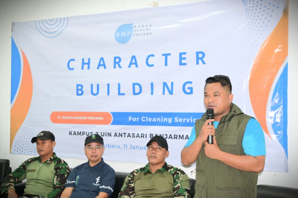 Manajer HRD PT Banua Mandiri Pratama Anas Samun, S.E. saat menyampaikan laporan (Foto:Humas)