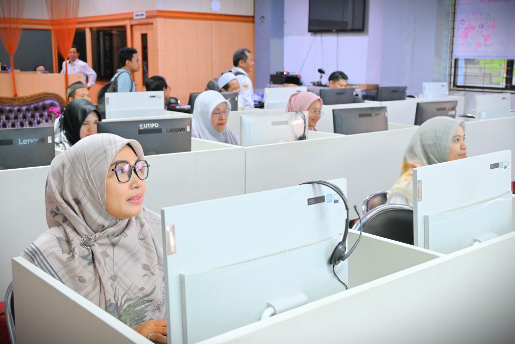 Para dosen dari 3 prodi FTK saat mengikuti pelatihan (Foto:Humas/Jamal Ripani)