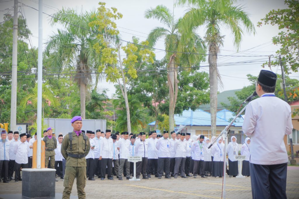 Para pegawai UIN Antasari saat mendengarkan saksama sambutan Menag RI (Foto:Humas)