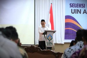 Rektor UIN Antasari Prof. Dr. H. Mujiburrahman, M.A. saat memberikan sambutan (Foto:Muhammad Hilman)