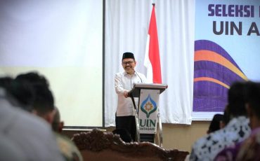 Rektor UIN Antasari Prof. Dr. H. Mujiburrahman, M.A. saat memberikan sambutan (Foto:Muhammad Hilman)