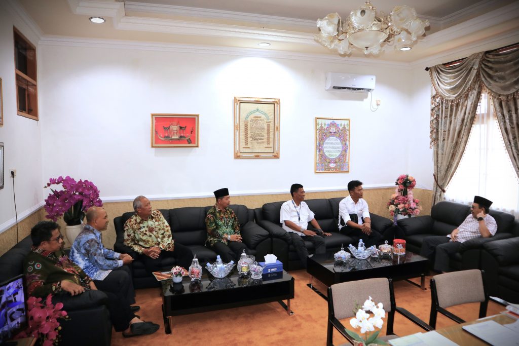 Rektor saat menerima silaturahmi dari Tim BPPW Kalsel (Foto:Humas)