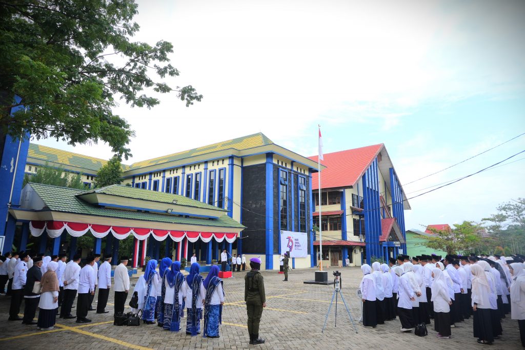 Suasana Upacara Peringatan HAB ke-79 di halaman Gedung PSB Kampus 1 UIN Antasari (Foto:Humas)