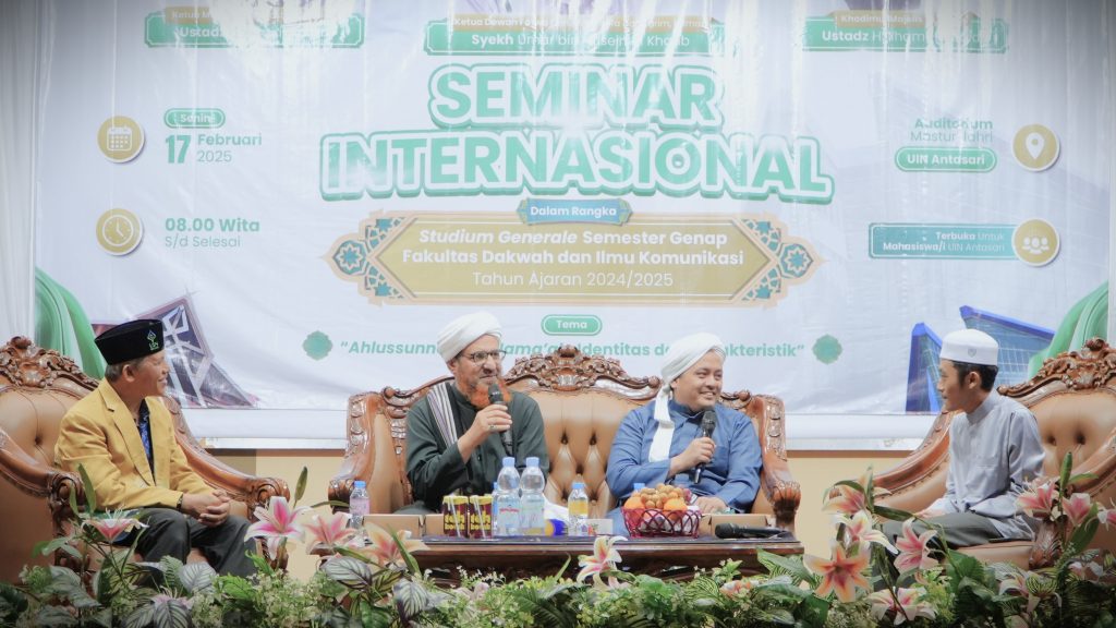 Syekh Umar bin Husein Al-Khatib saat menjadi pembicara di seminar internasional (Foto:Muhammad Hilman)