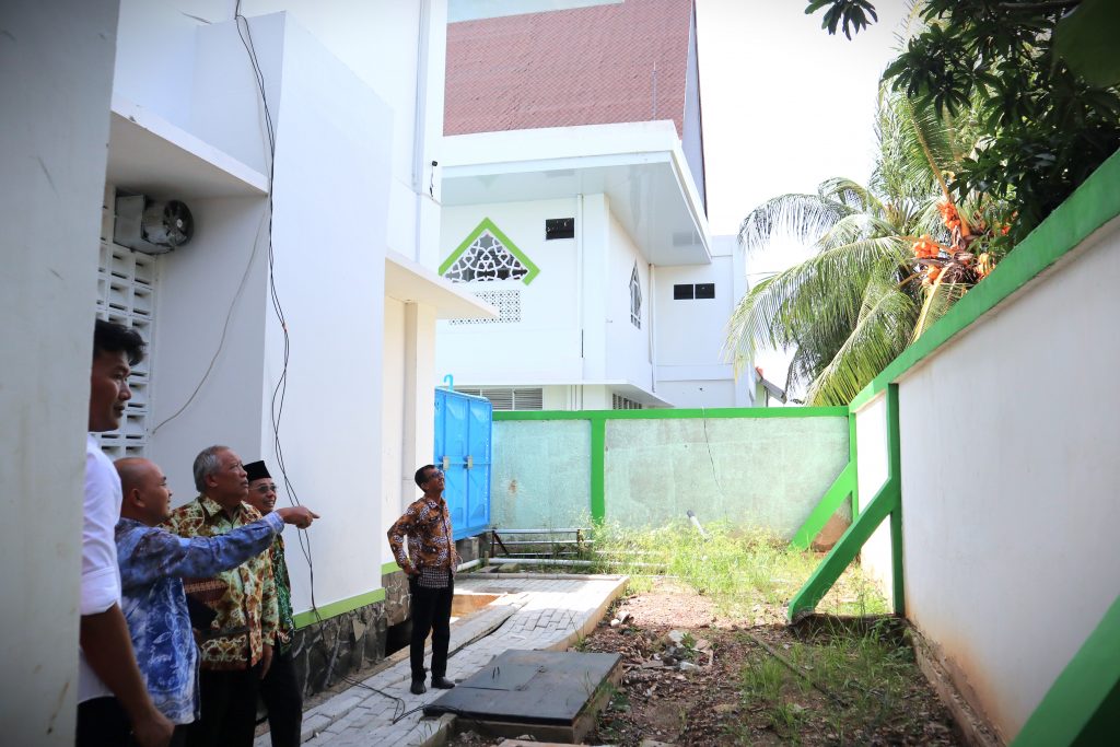 Tembok belakang 2 asrama baru yang rencananya akan ditambah kawat berduri untuk keamanan (Foto:Humas)