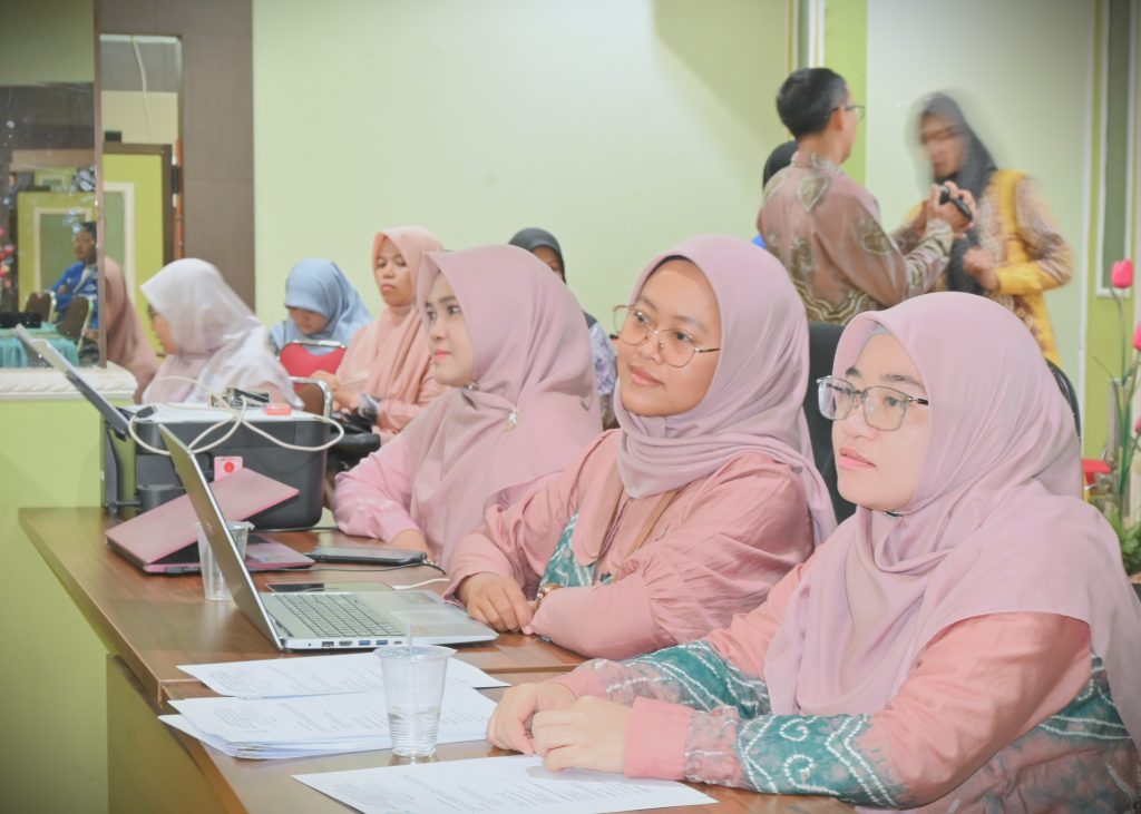 Tim Akreditasi Prodi S-1 BKPI saat mengikuti pembukaan asesmen lapangan (Foto:Humas/Jamal Ripani)