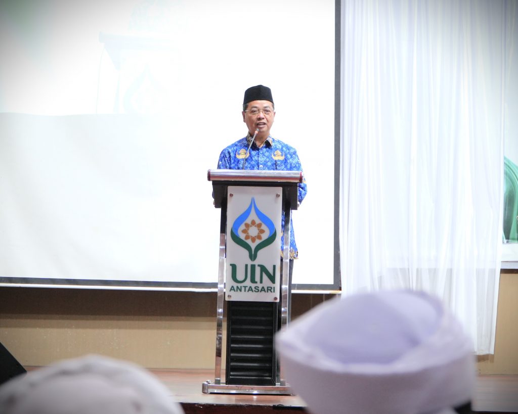 Wakil Rektor UIN Antasari Bidang AUPK Dr. H. Akhmad Sagir, M.Ag. saat membuka acara (Foto:Muhammad Hilman)