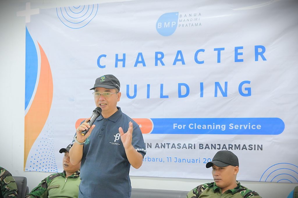 Wakil Rektor UIN Antasari Dr. H. Akhmad Sagir, M.Ag. saat memberikan sambutan (Foto:Humas)