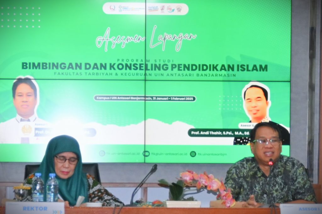 Asesor I Prof. Dr. Budi Purwoko, M.Pd. saat memberikan rekomendasi dan arahan (Foto:Humas/Jamal Ripani)