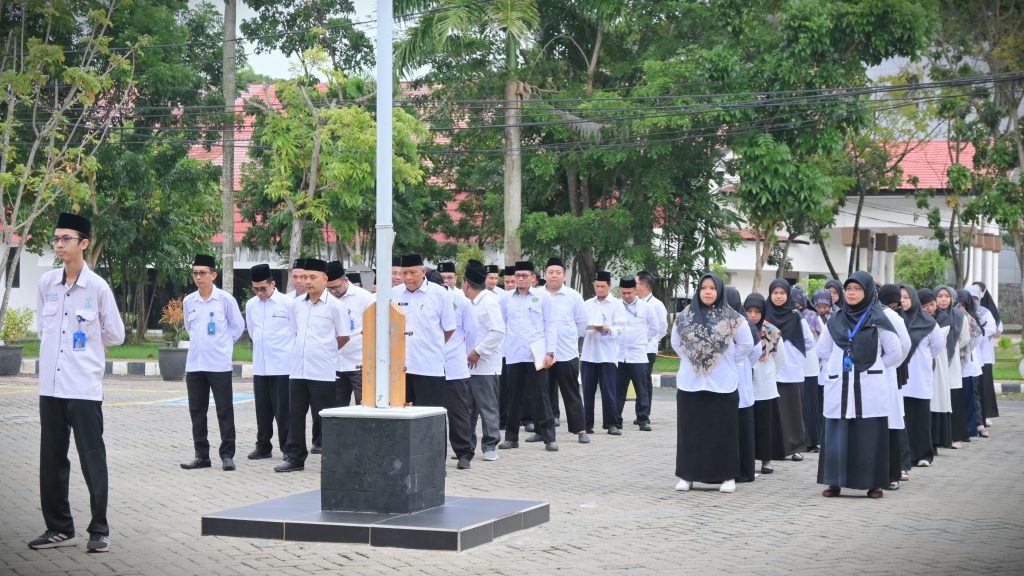 Aulia Akbar Setyogomo, S.Kom. saat memimpin barisan (Foto:Humas/Jamal Ripani)