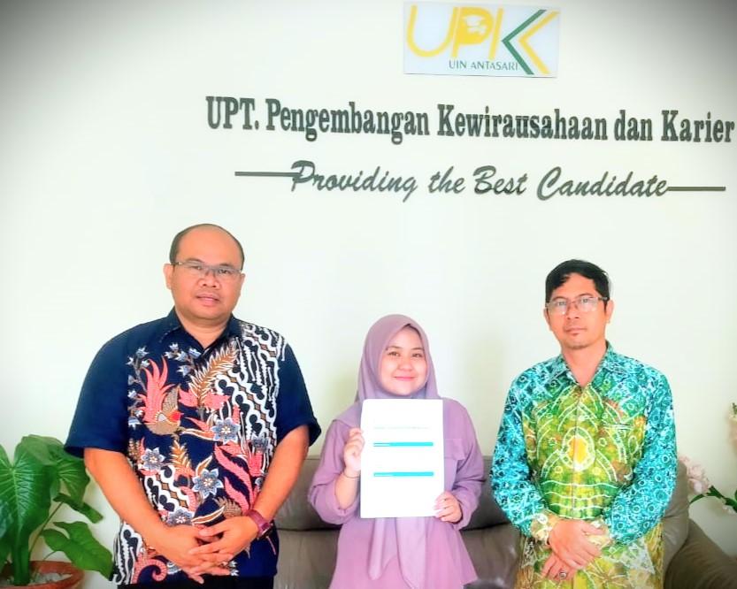 Foto bersama Kepala UPKK, mahasiswa penerima profiling Tes ADAB, dan Pejabat Bagian Mikwa (Foto:UPKK)