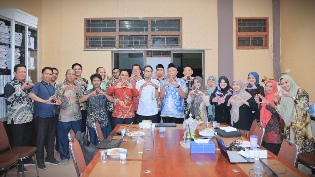 Foto bersama usai penutupan (Foto:Humas/Rudy Hermawan)