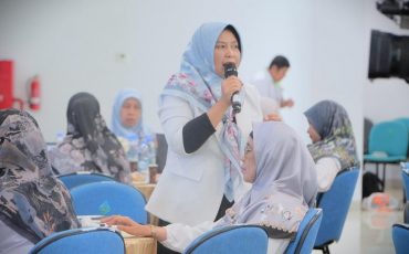 Ketua SPI UIN Antasari Hj. Raden Yani Gusriani, S.E., M.M. saat berbicara di Raker 2025 (Foto:Humas)