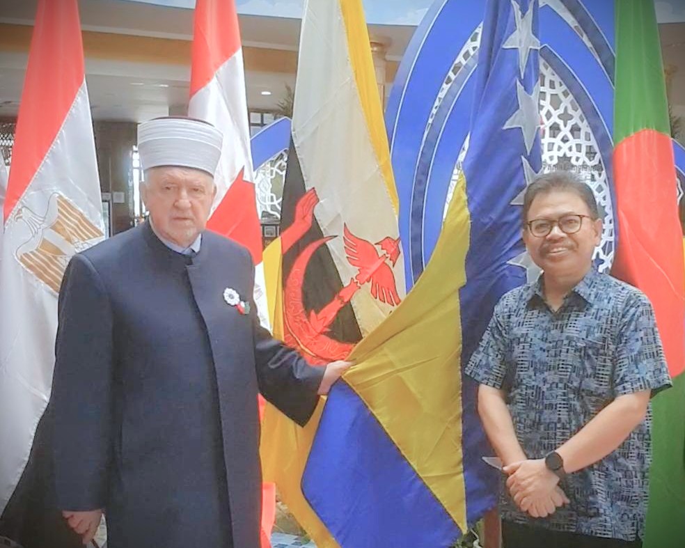 Mustafa Ceric dan Rektor UIN Antasari saat berfoto bersama (Foto:Facebook Rektor)