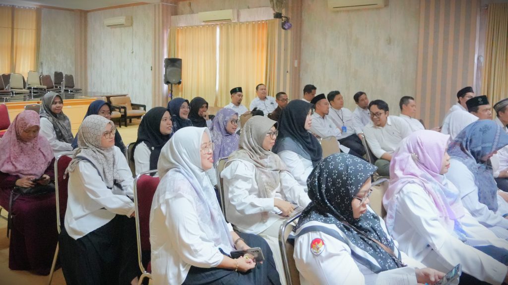 Para dosen saat mengikuti rapat persiapan program Syiar Ramadan Banjarmasin Post (Foto:Muhammad Hilman)