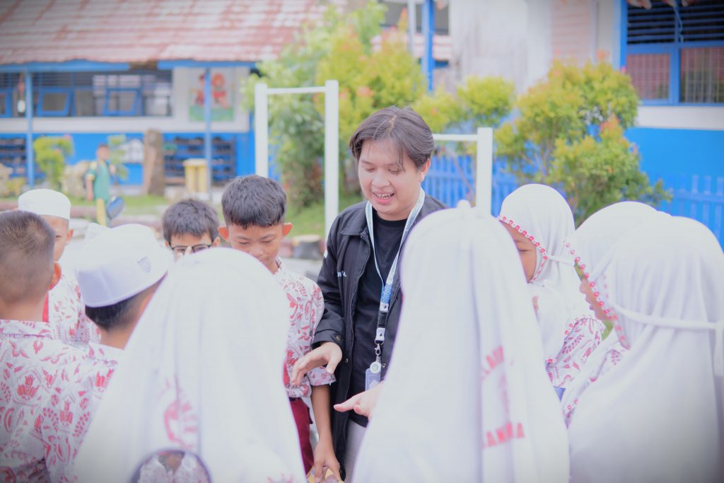 Para siswa saat mengikuti taklimat sebelum praktik (Foto:Dema UIN Antasari)