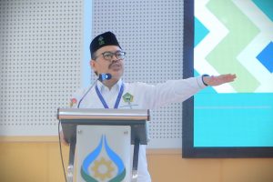 Rektor UIN Antasari Prof. Dr. H. Mujiburrahman, M.A. saat memberikan sambutan pembukaan Raker 2025 (Foto:Humas/Jamal Ripani)