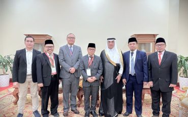 Rektor UIN Antasari (dua dari kiri) saat bersilaturahmi dengan Sekjen Rabithah Alam Islami (Foto:Humas Kemenag RI)