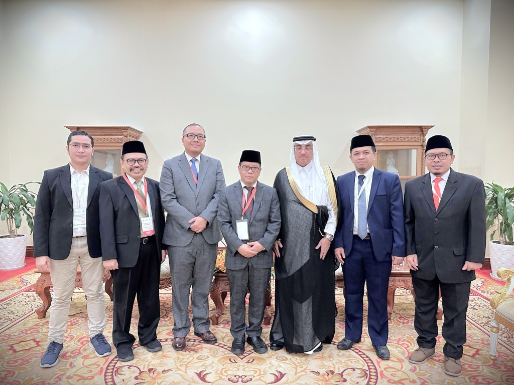 Rektor UIN Antasari (dua dari kiri) saat bersilaturahmi dengan Sekjen Rabithah Alam Islami (Foto:Humas Kemenag RI)