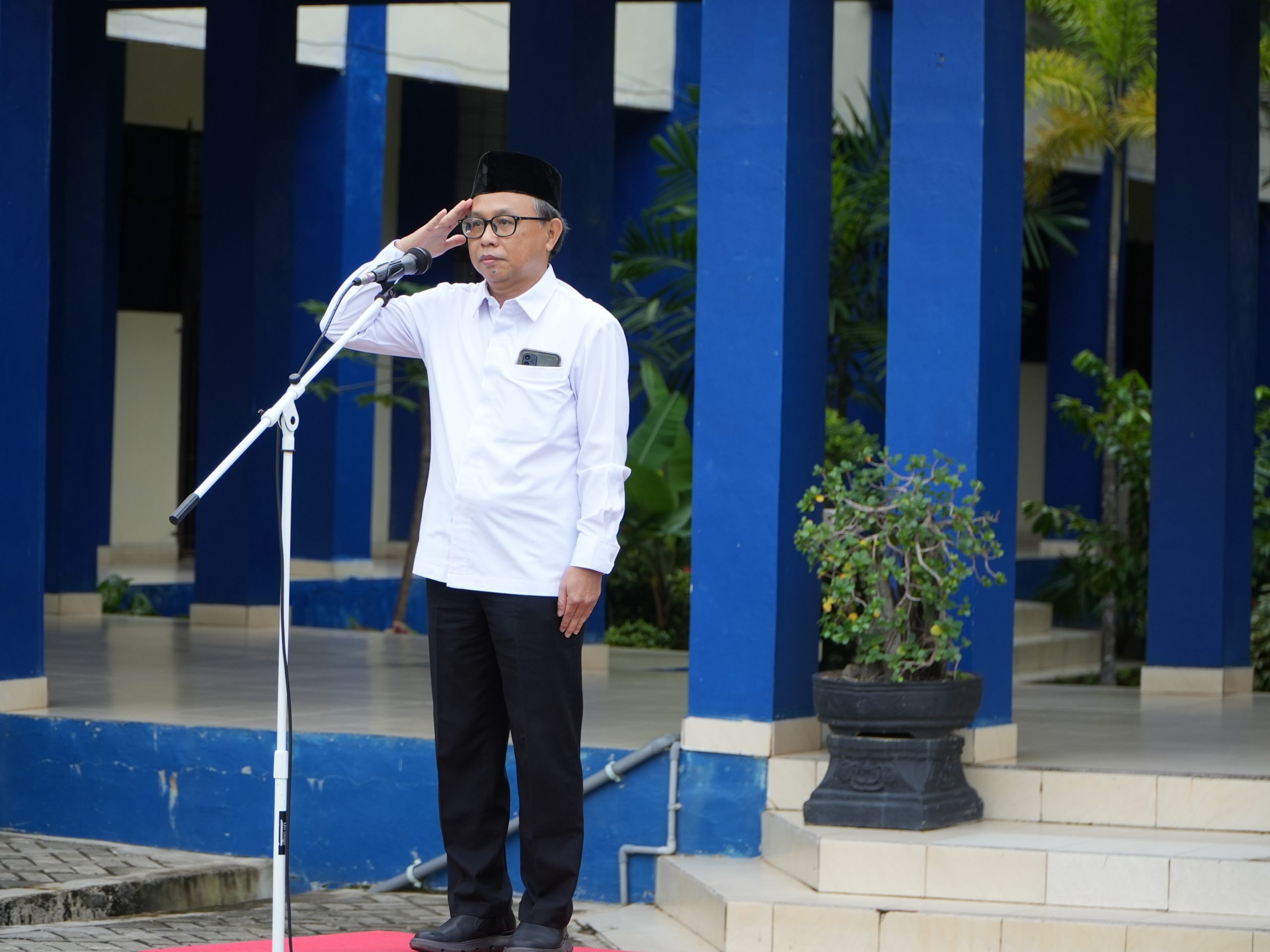 Menjadi Pembina Apel Senin, Wakil Rektor Bidang Kemahasiswaan dan Kerja Sama: Efisiensi Tak Surutkan Kegiatan