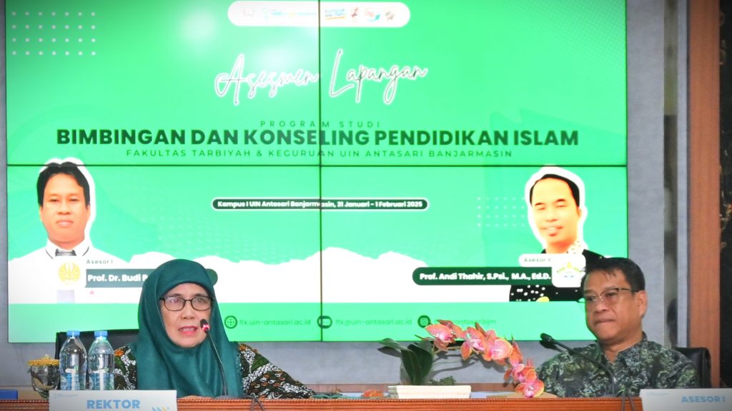 Wakil Rektor UIN Antasari Bidang Akademik dan Kelembagaan Dr. Hj. Nida Mufidah, M.Pd. saat memberikan sambutan (Foto:Humas/amal Ripani)