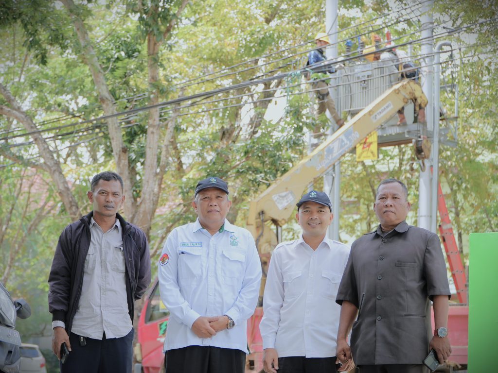 Foto bersama usai pergantian trafo (Foto:Humas)