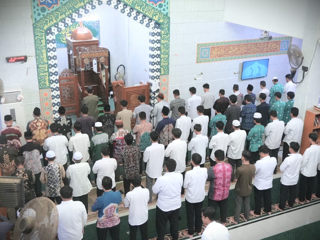 Jemaah Masjid Abdurrahman Ismail meningkatkan signifikan saat Ramadan (Foto:Humas/Jamal Ripani)