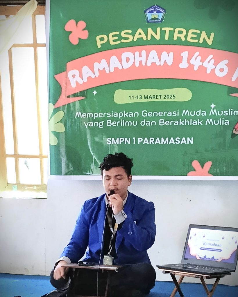 Mahasiswa KKN saat memimpin pembacaan Al-Qur'an.