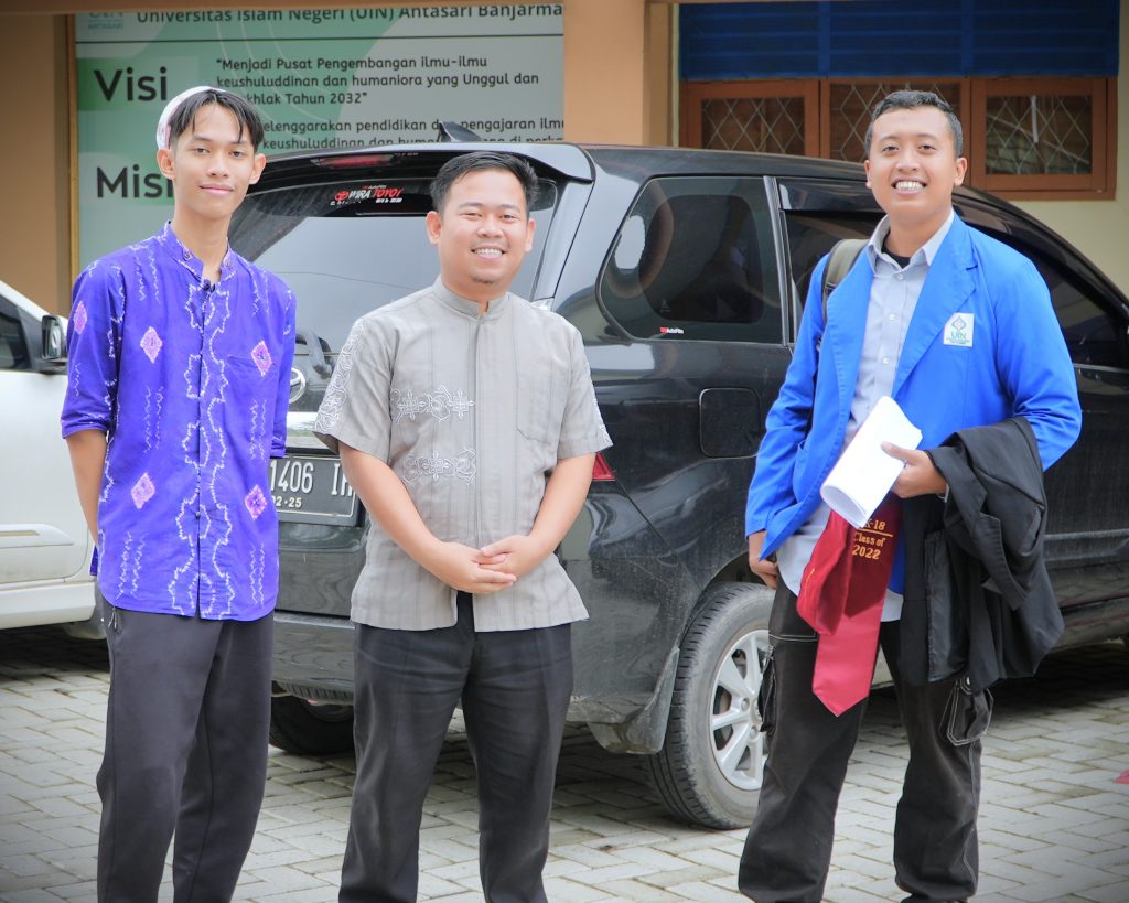 Para mahasiswa UIN Antasari saat ceria berkuliah di Fakultas Ushuluddin dan Humaniora (Foto:Humas Jamal Ripani)