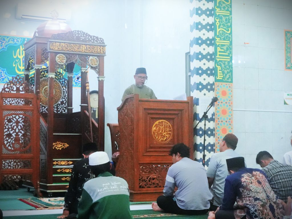 Pembacaan kitab hadis usai sala Zuhur berjamaah (Foto:Humas/Jamal Ripani)