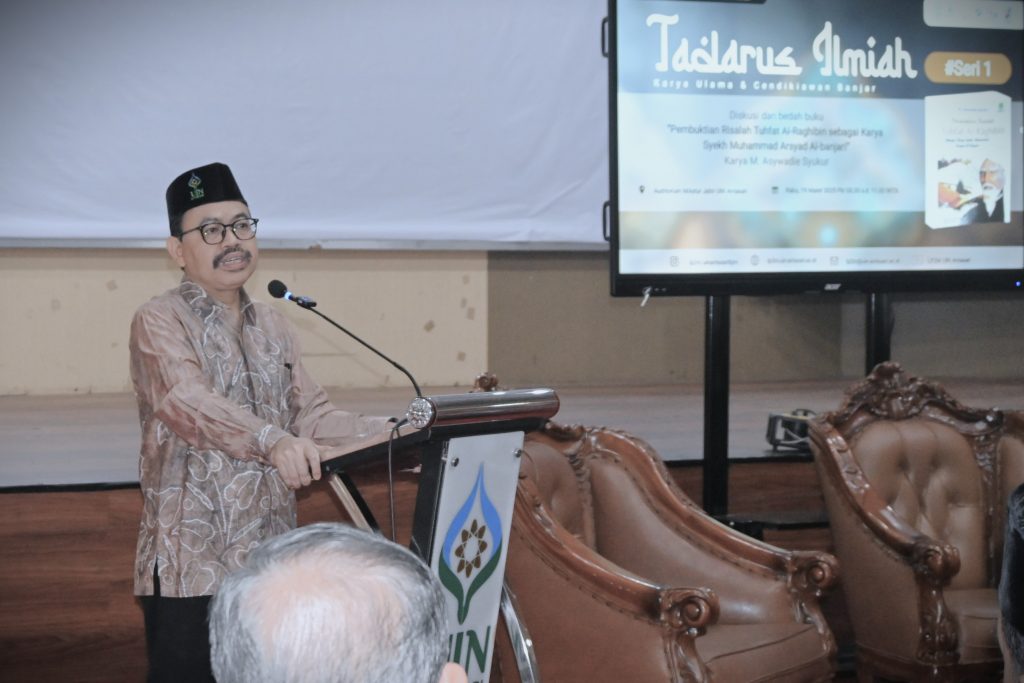 Rektor UIN Antasari Prof. Dr. H. Mujiburrahman, M.A. saat memberikan sambutan (Foto:Humas/Jamal Ripani)