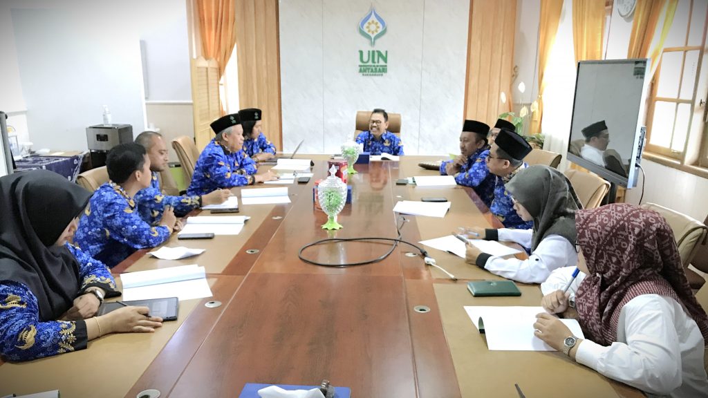 Suasana rapat persiapan peluncuran program Green Campus di UIN Antasari.