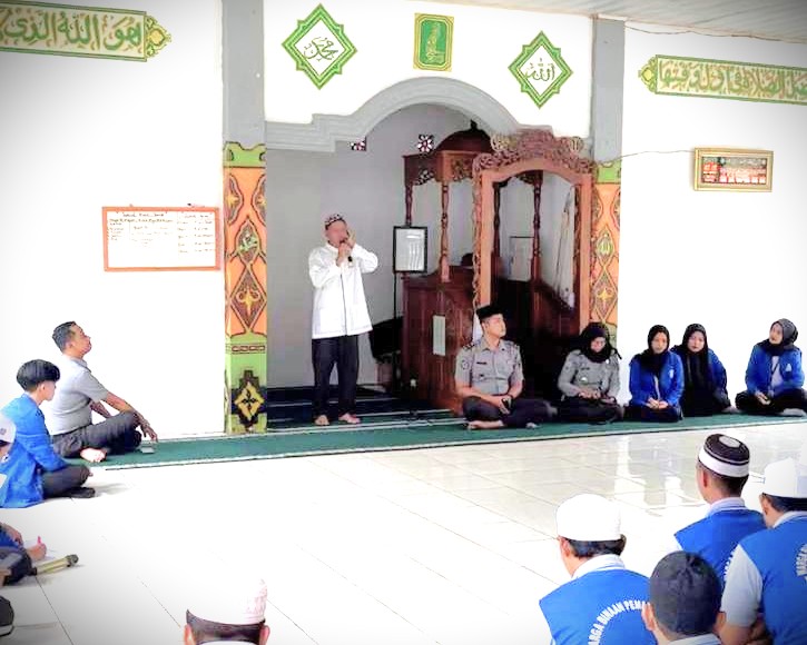 Warga binaan Rutan Kelas IIB Rantau saat mengikuti lomba azan.